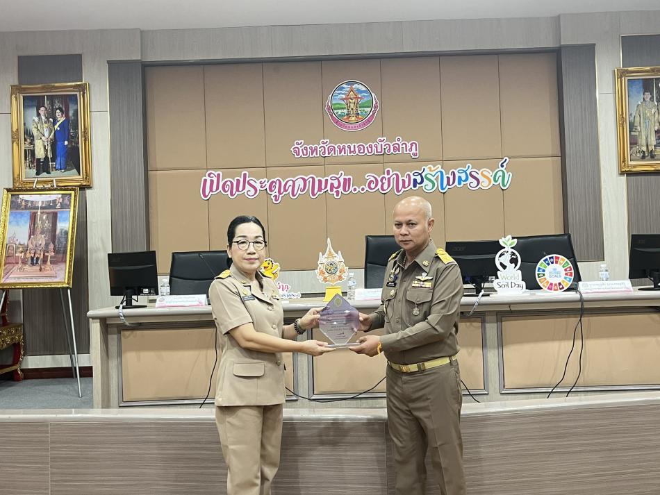 #รับโล่รางวัลประกาศเกียรติคุณ ประเภทร้อยละของจำนวนบัตรเสียน้อยที่สุด อันดับ 2